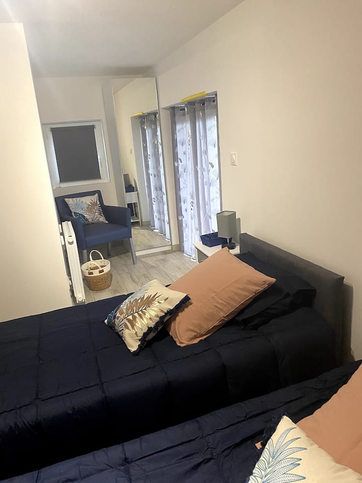 Schlafzimmer 1