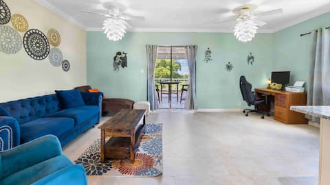 Vibrant villa with sea view