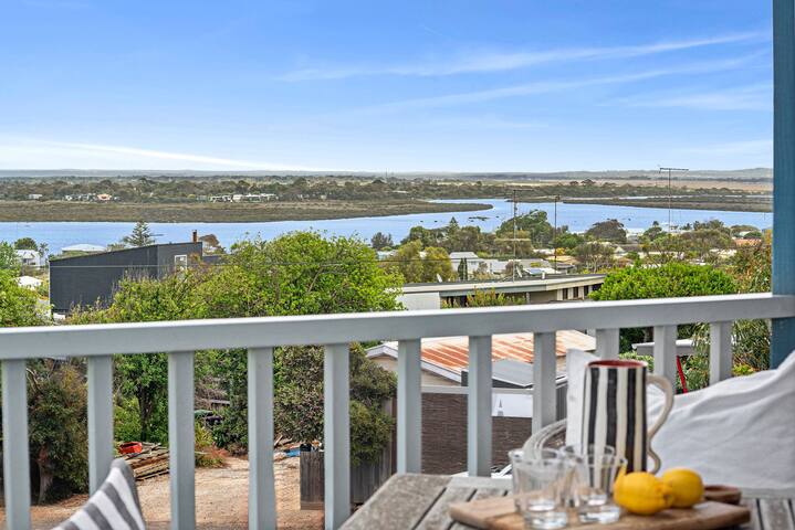 Tyntynder | Coastal Beach House | Panoramic Views gallery image 2