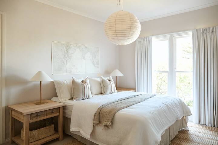 Tyntynder | Coastal Beach House | Panoramic Views gallery image 5