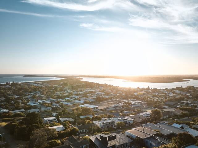 Tyntynder | Coastal Beach House | Panoramic Views gallery image 4