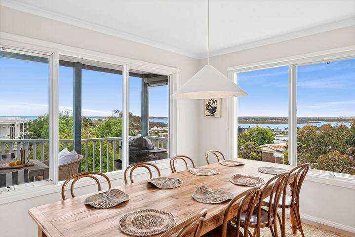 Tyntynder | Coastal Beach House | Panoramic Views gallery image 3