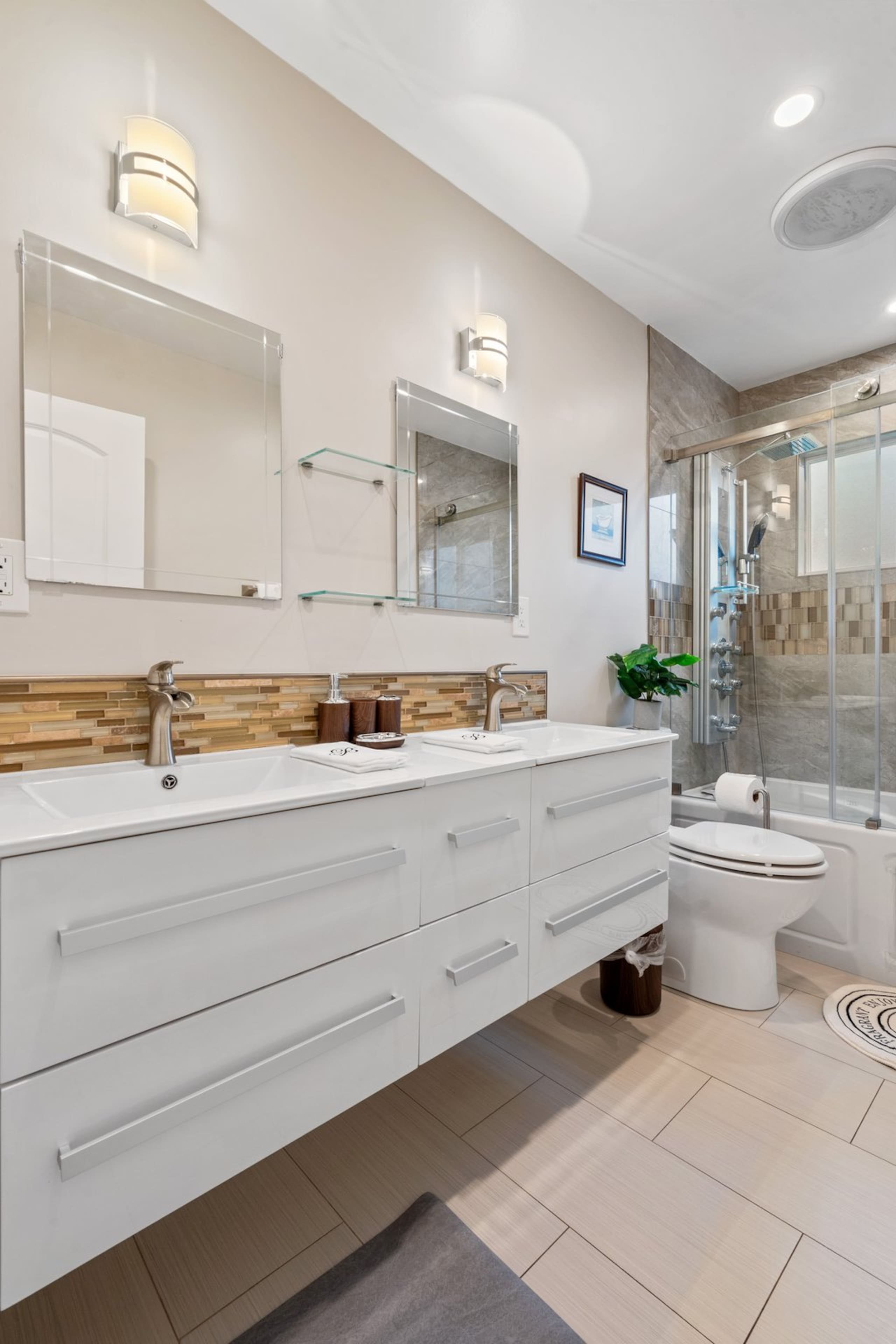 Newly Remodeled 4BR w/ Pool Table, EV Charger - Photo 39