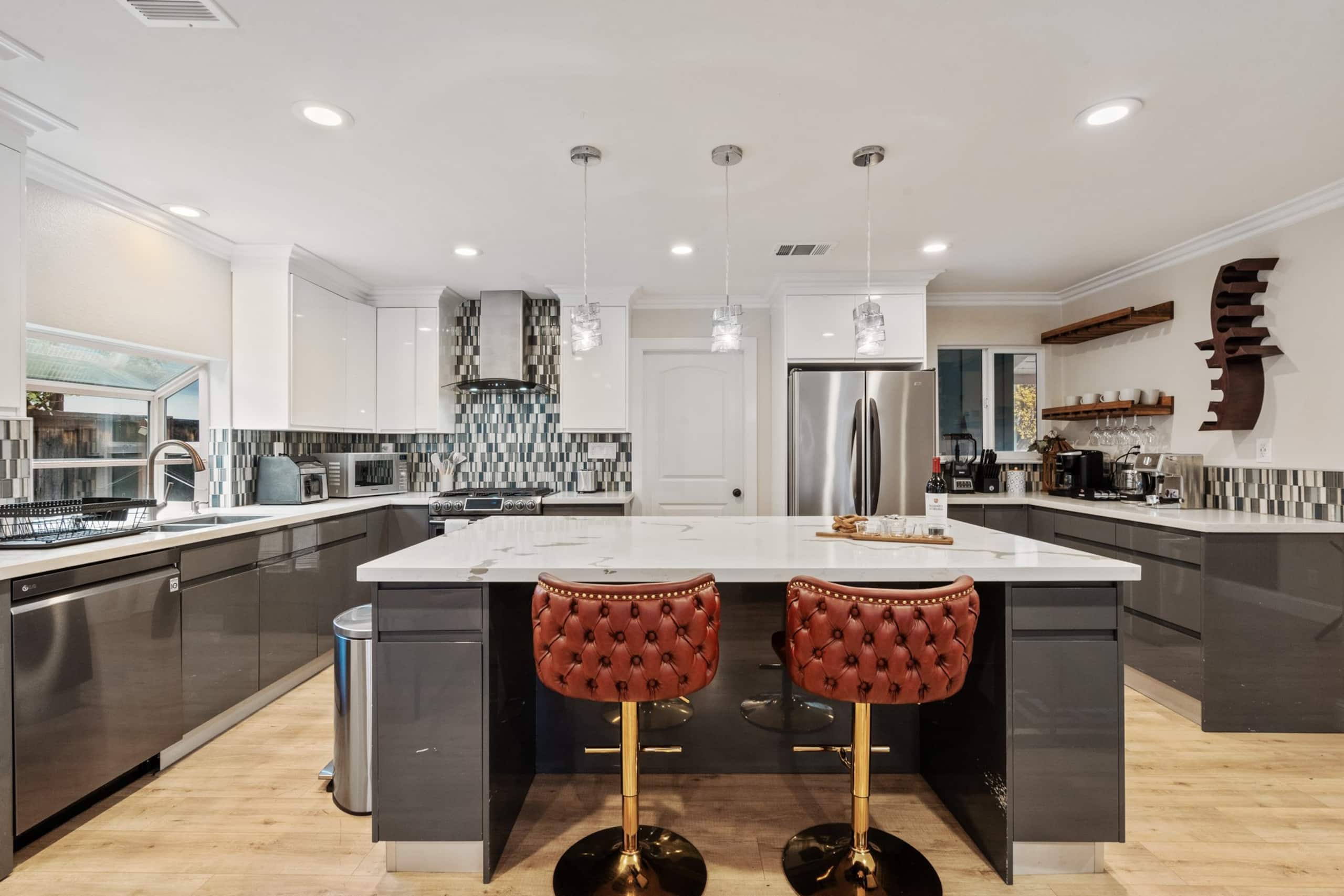 Newly Remodeled 4BR w/ Pool Table, EV Charger - Photo 11