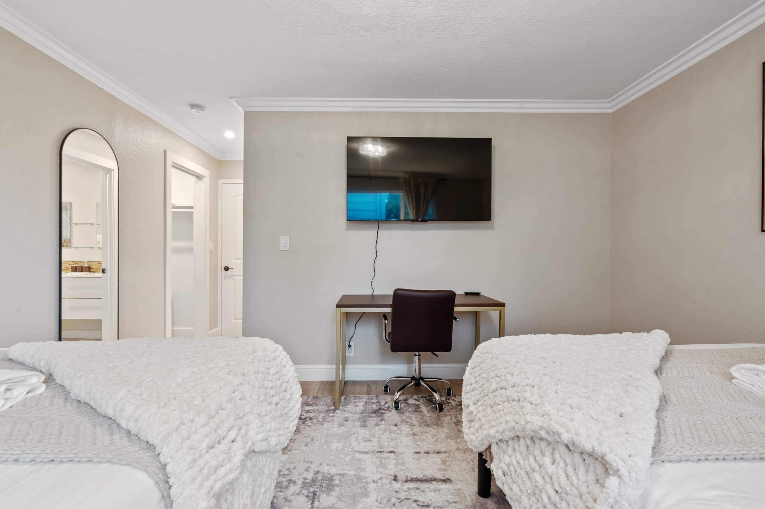 Newly Remodeled 4BR w/ Pool Table, EV Charger - Photo 28