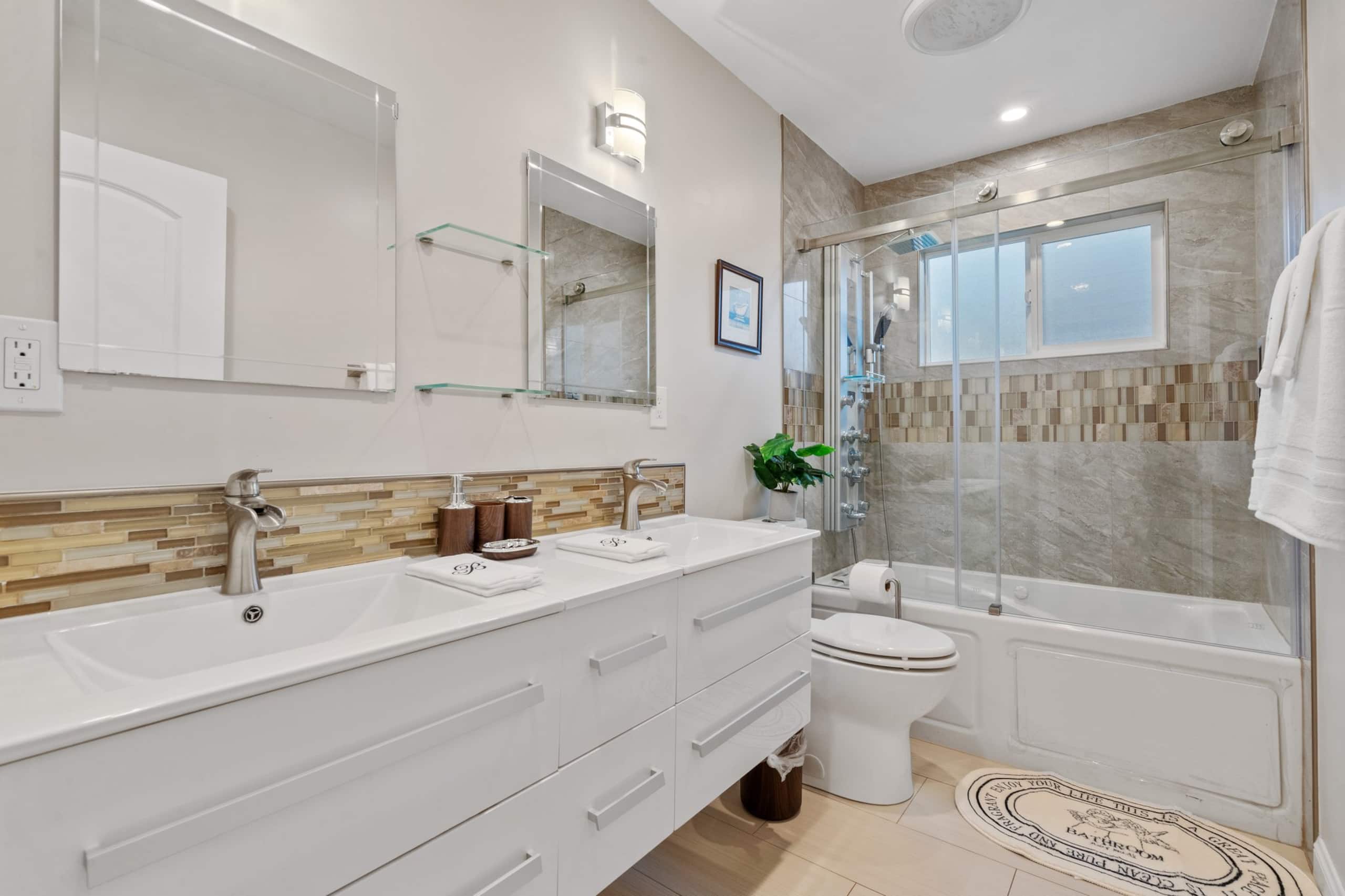 Newly Remodeled 4BR w/ Pool Table, EV Charger - Photo 29