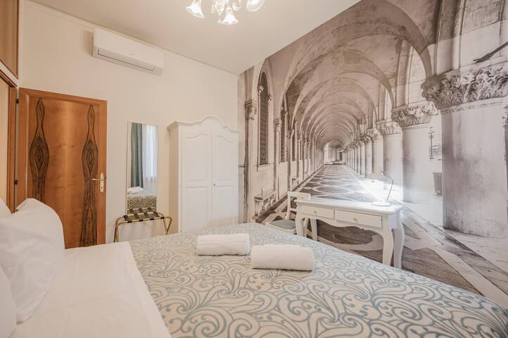 Santo Stefano Palace Suite 2 gallery image 4