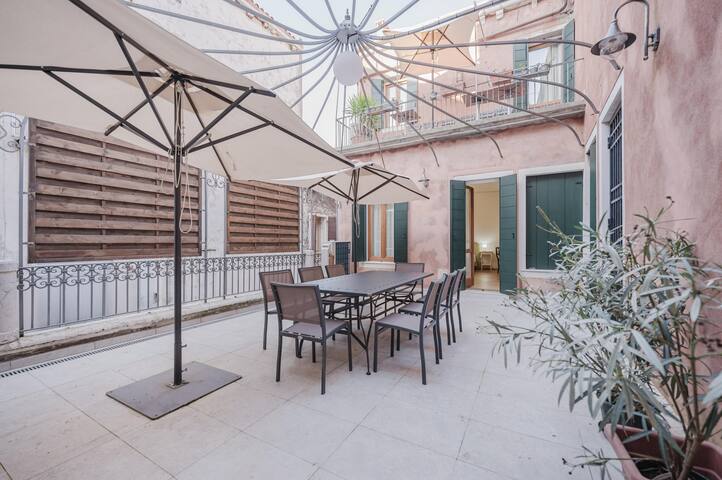 Santo Stefano Palace Suite 2 gallery image 2