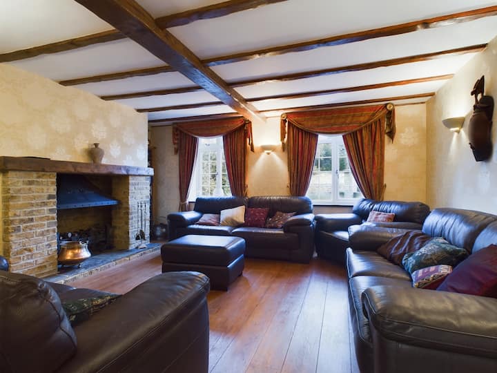 Roxford - Cosy 4 Bedroom Home - Downham Market