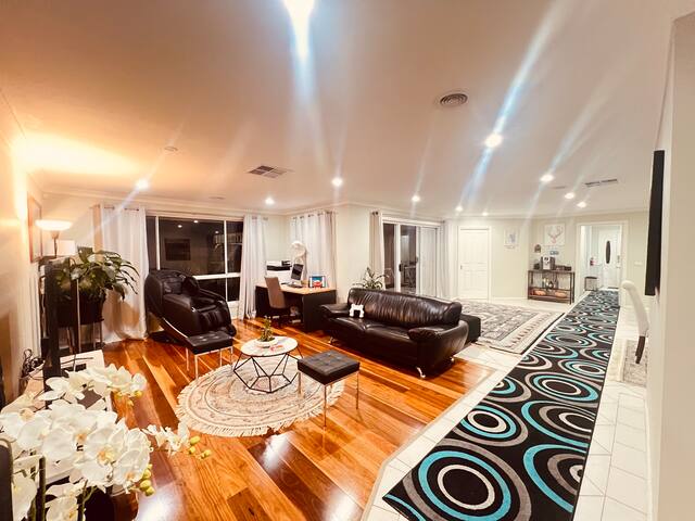 Spacious 6BR Holiday Home gallery image 2