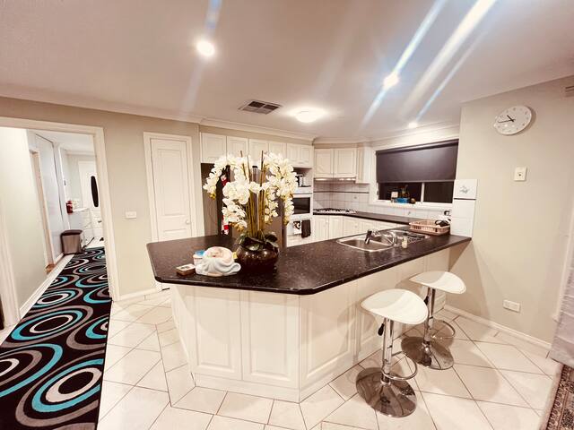 Spacious 6BR Holiday Home gallery image 3