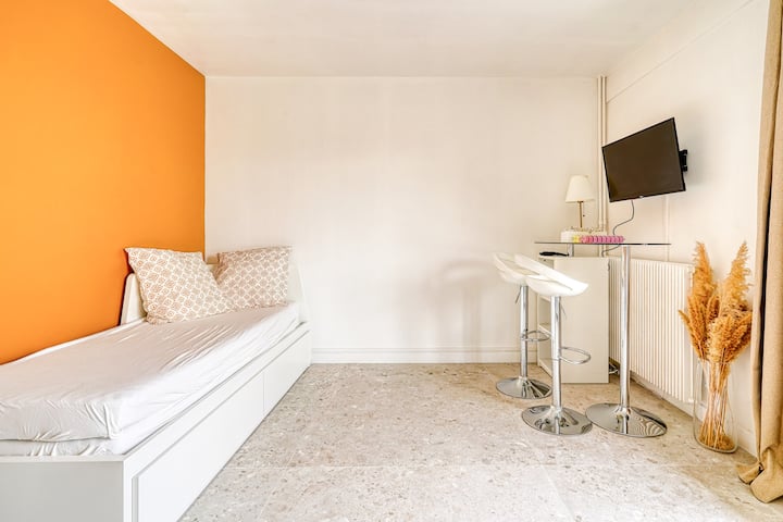 Cocon En Centre Ville + Terrasse + Parking +Rer B - Bourg-la-Reine