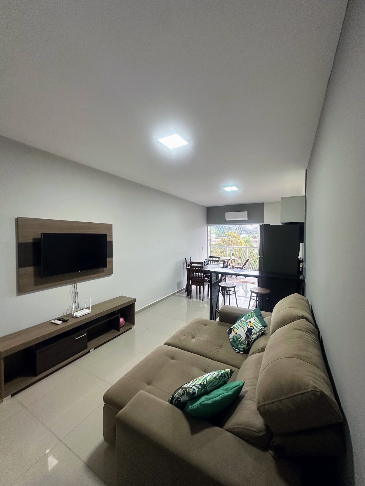 Anúncio popular: Apt 42 - air-conditioned, 2 bedrooms, downtown Ubatuba em Ubatuba