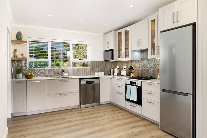 NEW Stunning Haven With Breathtaking Ocean Views gallery image 2