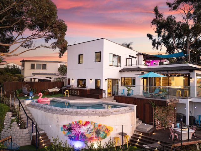 Hilltop Haven with Infinity Pool