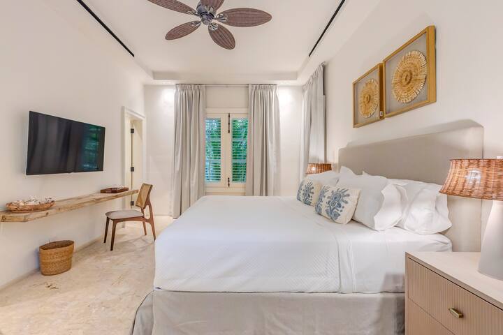 Corales 49 Elegant Coastal Sanctuary