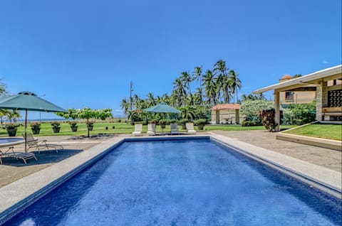Casa Cres: Beachfront, Private Pools, Tennis & AC!