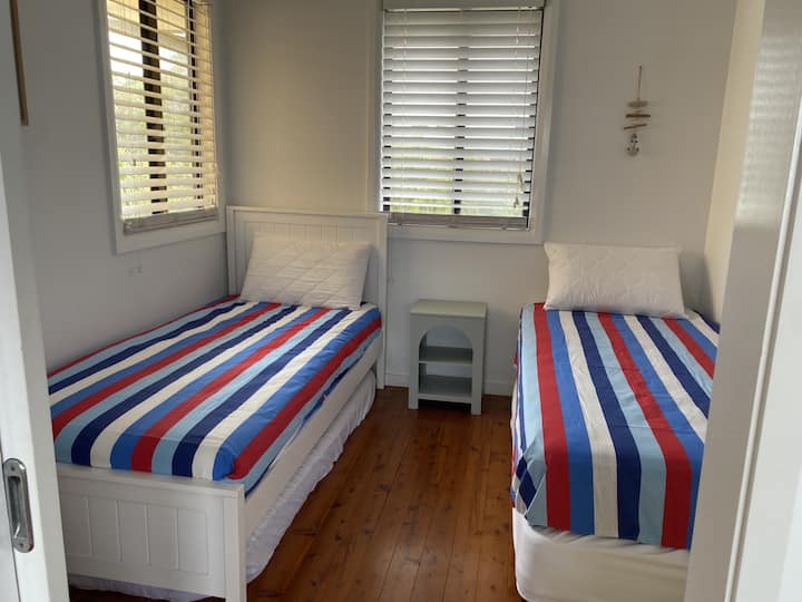 Le lit 3 a 2 lits simples.