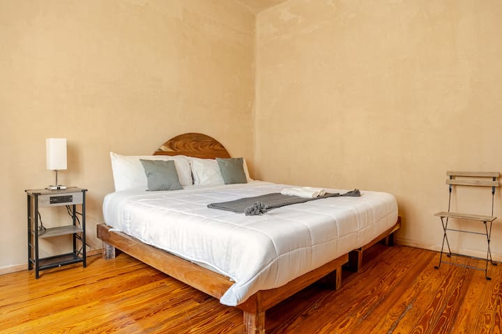 Spacious Residence in Roma Norte with AC gallery image 3