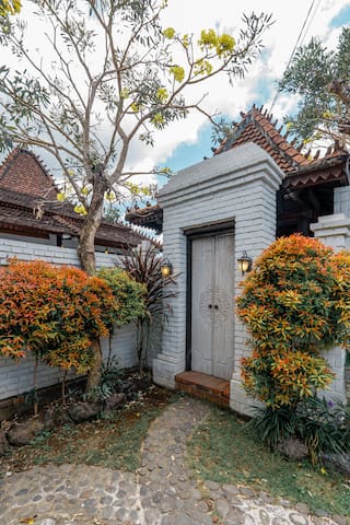 Amerta EXPERIENCE THRIVE WITH US managed Airbnb listing 2