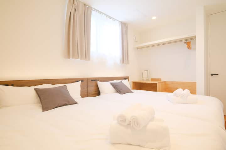 寝室にはダブルベット2台を用意