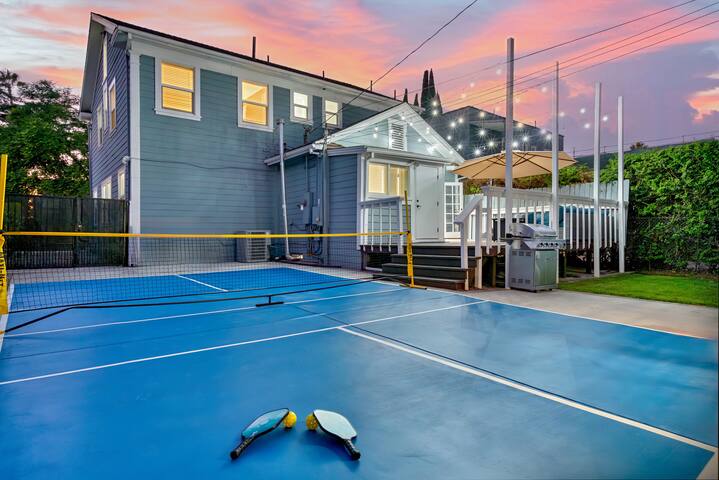 Spacious Hollywood Home | Minion Room & Pickleball gallery image 4