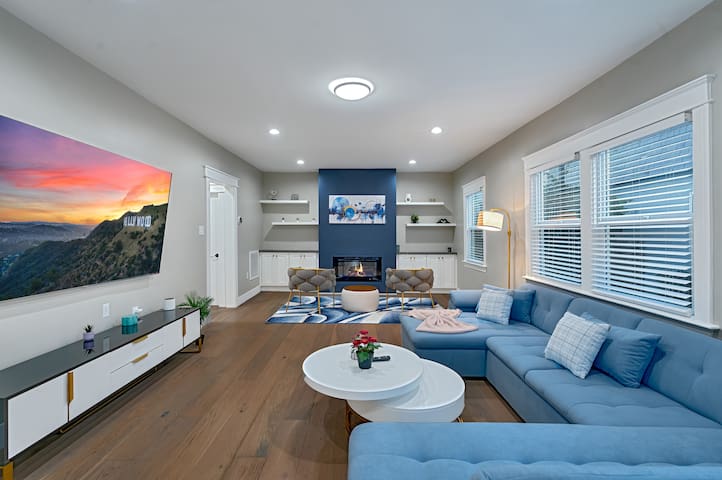 Spacious Hollywood Home | Minion Room & Pickleball