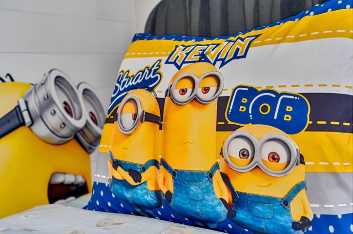 Spacious Hollywood Home | Minion Room & Pickleball gallery image 5