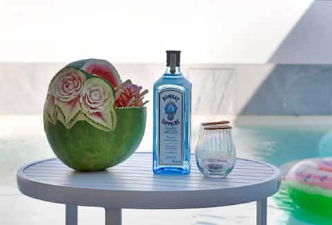 Majestic Manor: Stylish Super Home ~ Pool ~ BBQ