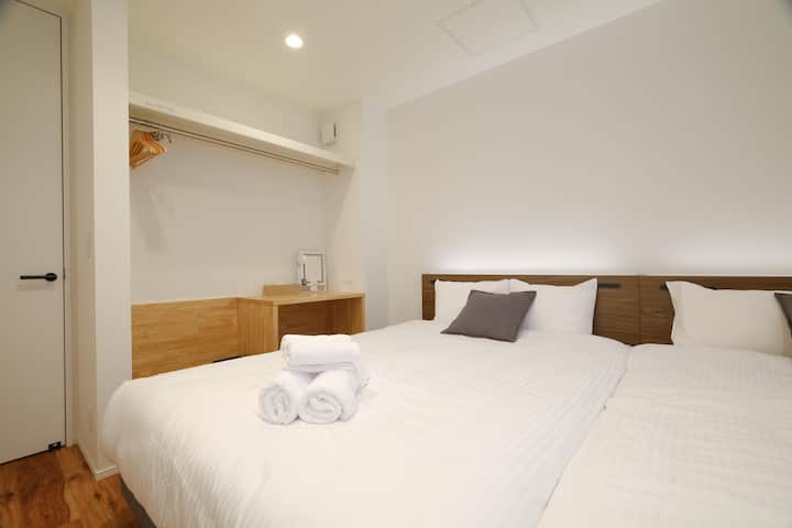 寝室にはダブルベット2台を用意