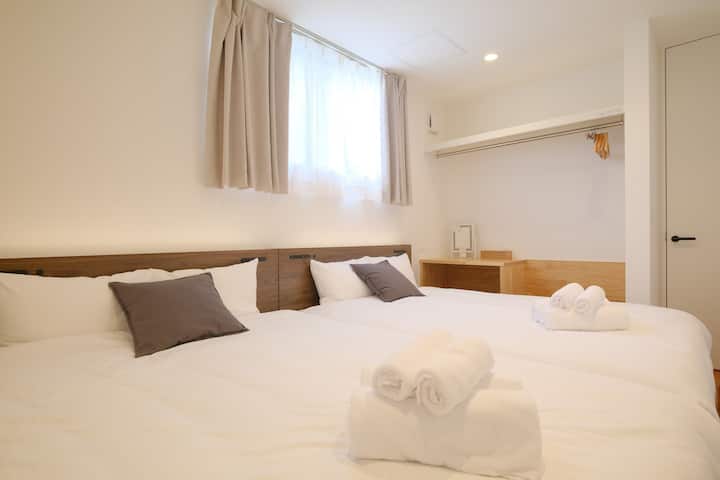 寝室にはダブルベット2台を用意