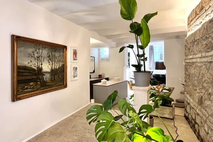 Colosseum Loft | ArtDesignApartments gallery image 2