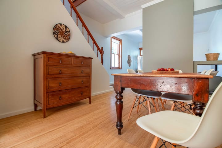 Beautiful old Victorian home gallery image 4