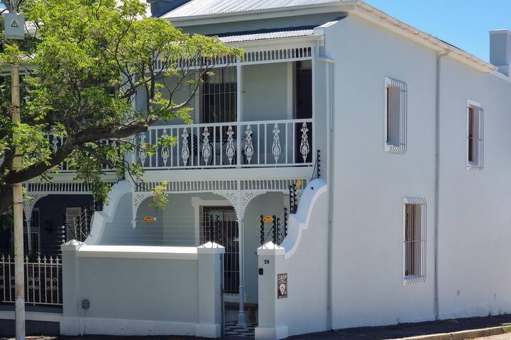 Beautiful old Victorian home gallery image 2