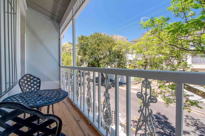 Beautiful old Victorian home gallery image 3