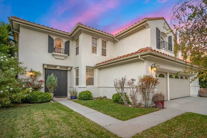 180 – Luxe Stevenson Ranch Home-Pool, Spa & Views gallery image 3