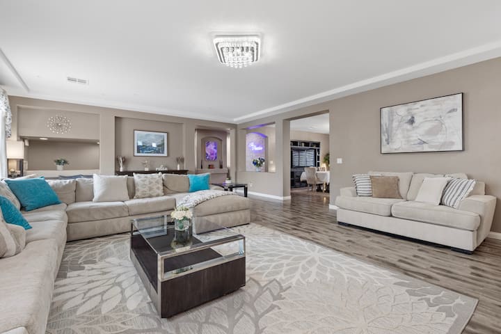 The Poseidon|5 Bedrooms 3.5Baths| 12 mins to Strip