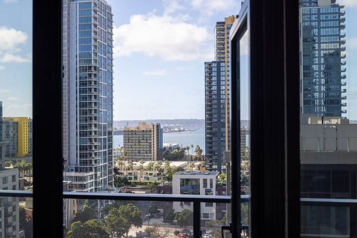 Kasa Little Italy | 2BD, San Diego Bay Views gallery image 2
