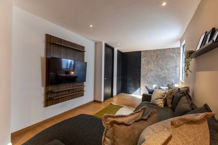 4BR Penthouse in Polanco w/Terrace Views & Parking gallery image 2