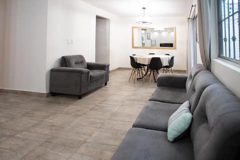 Successful Airbnb property: Complete house in a very central area for 6 people in San Nicolás De Los Garza