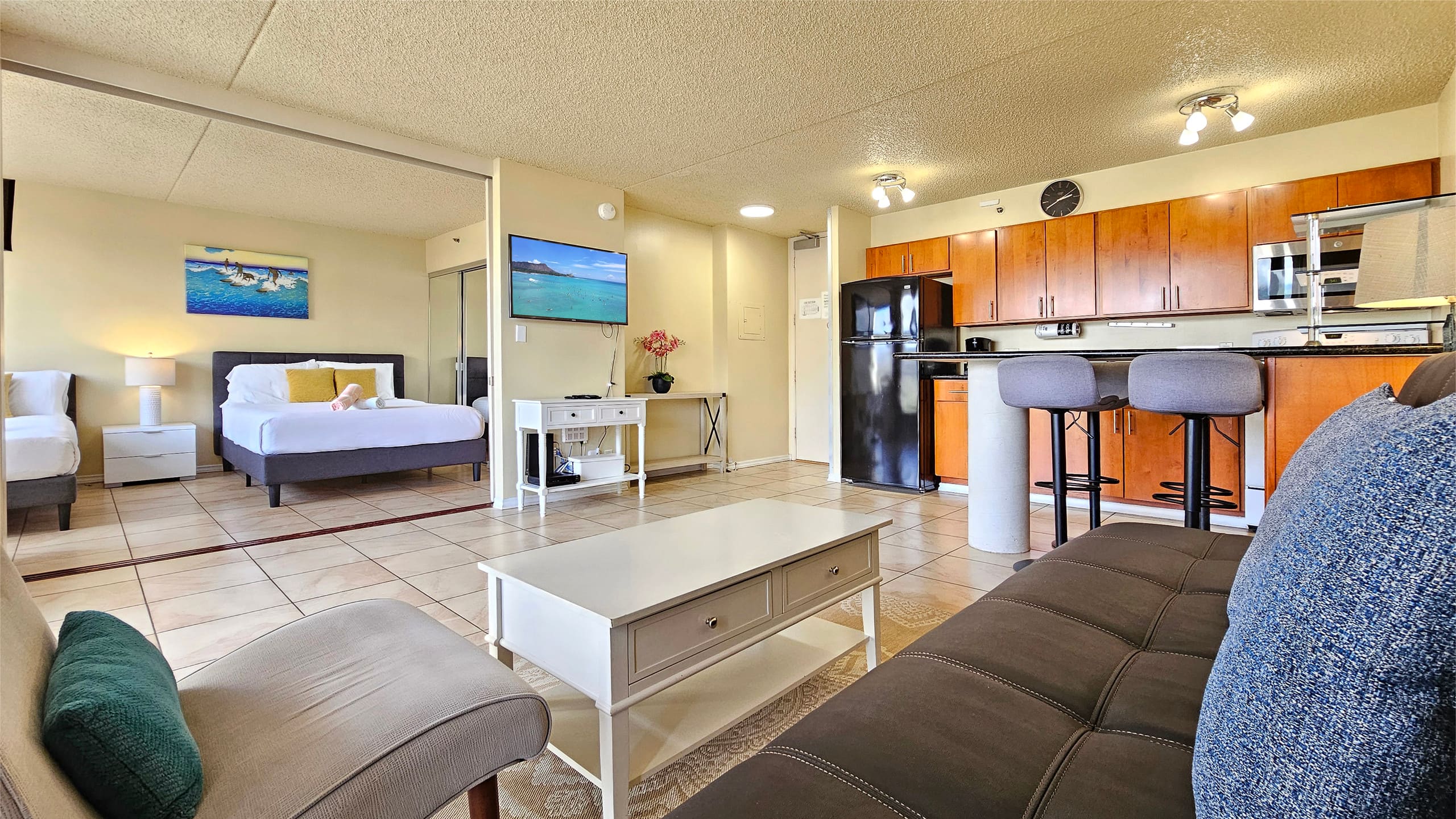 WB 1011 - T2 Queen, Full, & Futon +1 Free Parking - Image 1