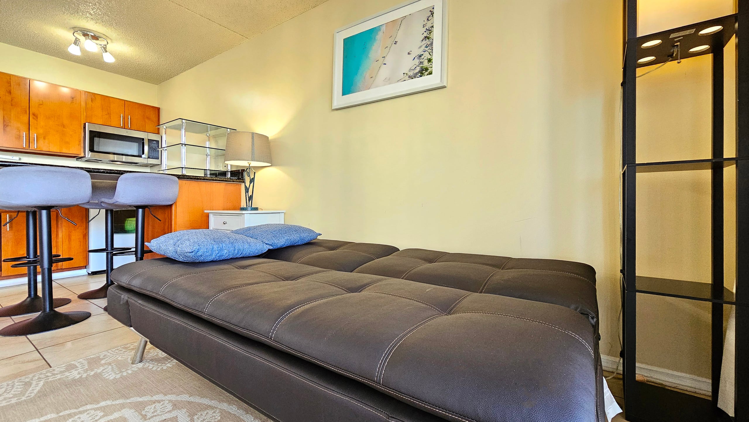 WB 1011 - T2 Queen, Full, & Futon +1 Free Parking - Image 4