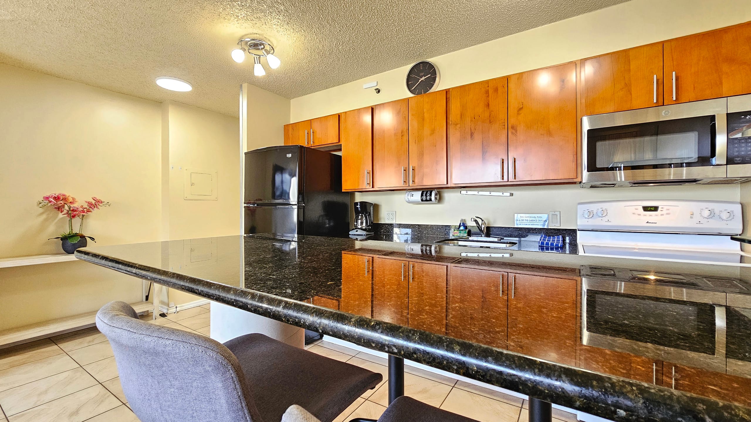 WB 1011 - T2 Queen, Full, & Futon +1 Free Parking - Image 7