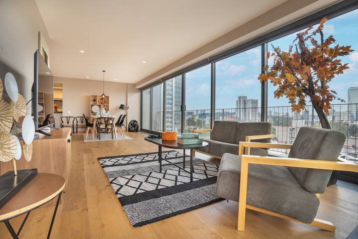 Spacious Corner Apt w/Views: Condesa Balcony & Gym gallery image 3