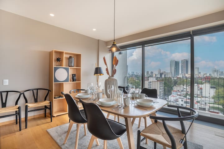 Spacious Corner Apt w/Views: Condesa Balcony & Gym