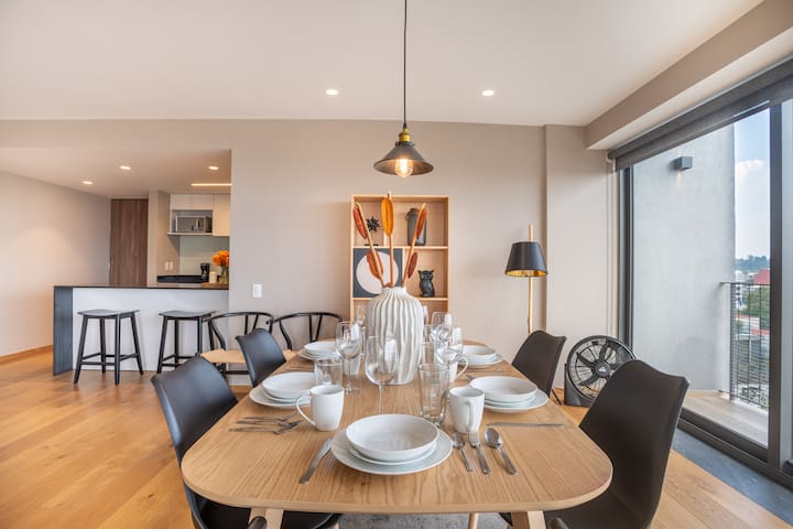 Spacious Corner Apt w/Views: Condesa Balcony & Gym gallery image 2