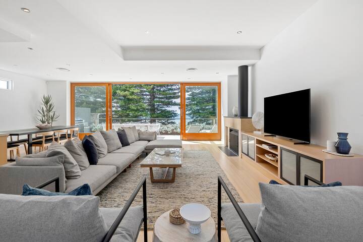 Spectacular Beachfront Apartment gallery image 5