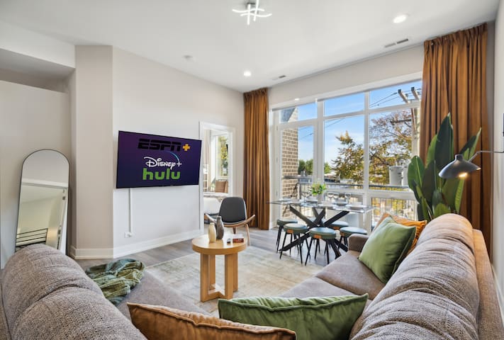 12 Min to Downtown • Rooftop • EV + Free Parking