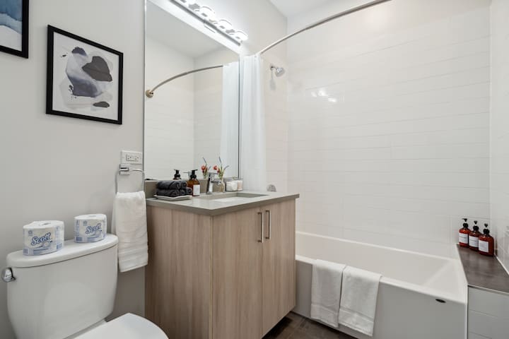 Bucktown Chicago Roof top Free Garage-P EV-charger gallery image 2