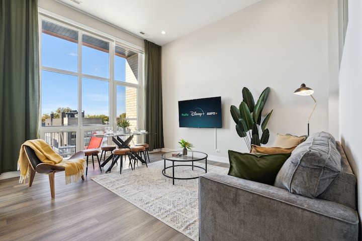 13 min Downtown Chicago w/Free Garage P Sleeps 10